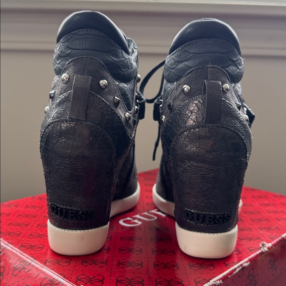 Guess Huxley 2 Wedge Sneakers - Picture 4 of 10